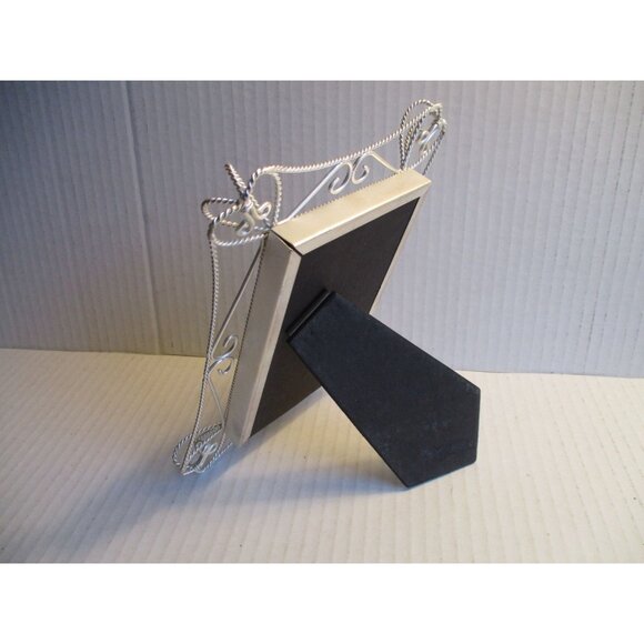 *Carr Delicate Picture Frame Sculpted Silver Metal Wire - 4" x 6" - NWT - 2 Way - Picture 5 of 6